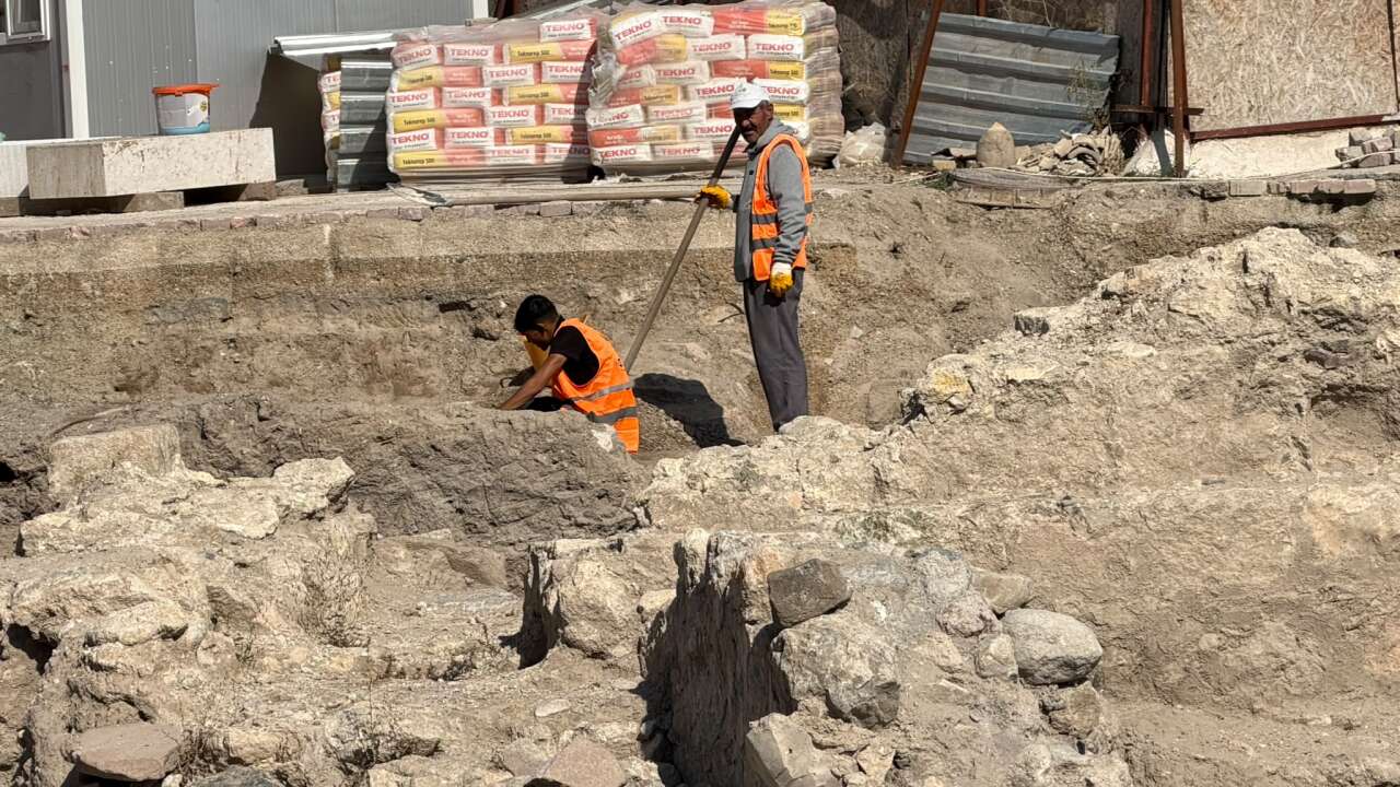 Konya'da tarihin kapısı aralandı! 25 metrelik dev yapı gün yüzüne çıktı 13